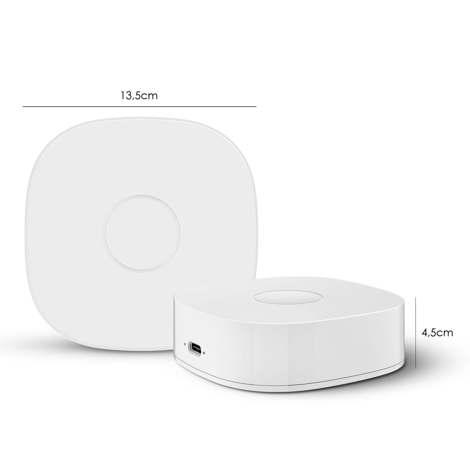 Housegard Luma hub, hvid, firkantet med afrundede hjørner, 13,5 cm bred, 4,5 cm høj, micro USB-port synlig.