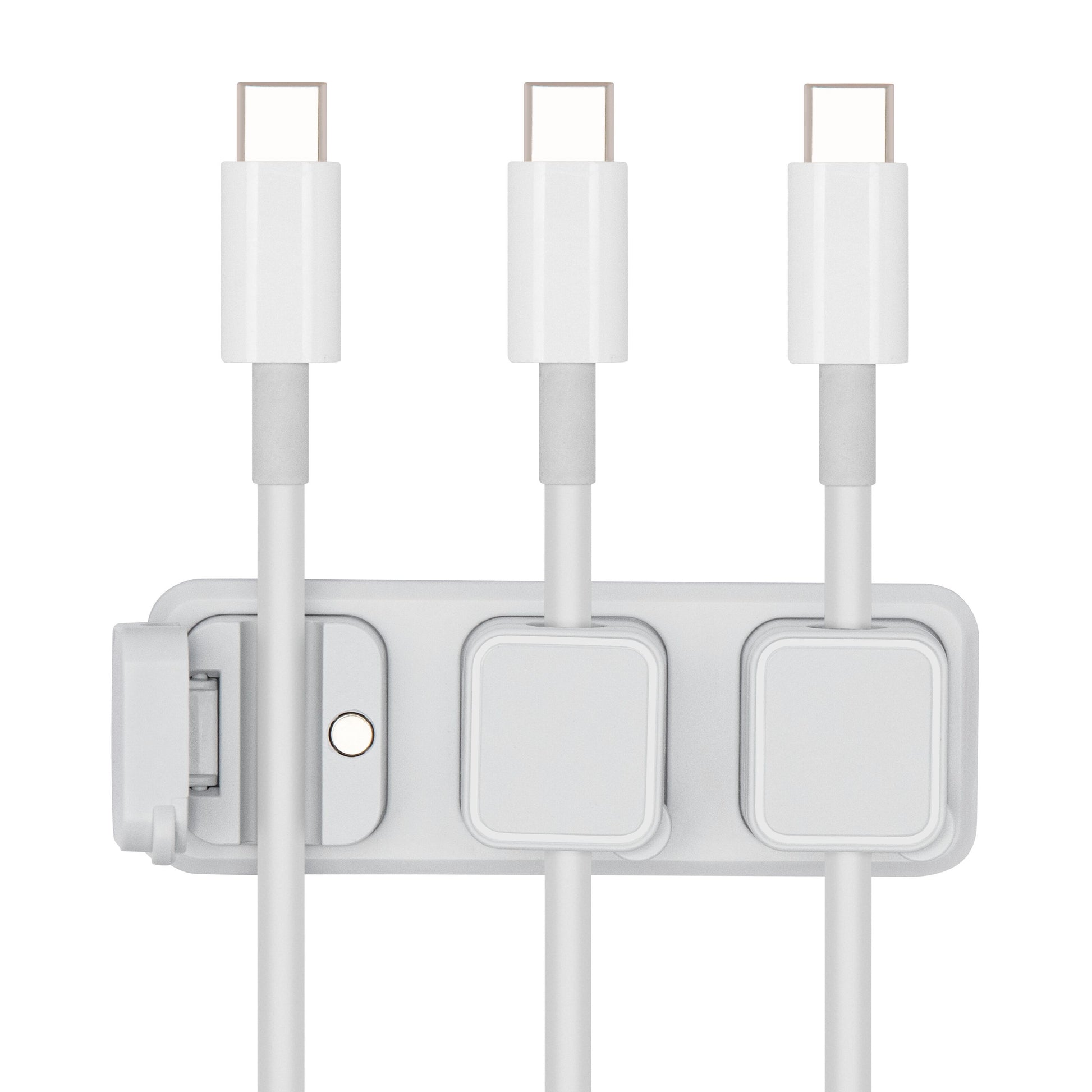 Tre hvide USB-C kabler på magnetisk kabelklemme med baseplade, hvid, 6-pak.