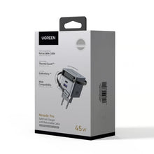 UGREEN Nexode 45 W GaN-oplader med udtrækkeligt USB-C-kabel, USB-C-oplader-logo, sort ophæng og stregkode på siden.