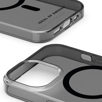 IDEAL OF SWEDEN Clear MagSafe Case Tinted Black, gennemsigtigt cover med rundede kanter, præcise udskæringer til iPhone 13-16e.