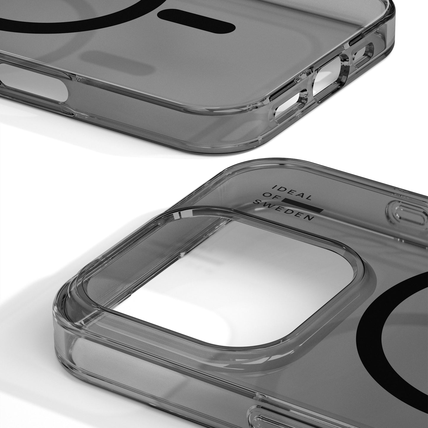 IDEAL OF SWEDEN Clear MagSafe Cover til iPhone 16 Pro, sorttonet, udskæringer til kamera og port, logo i hjørne.