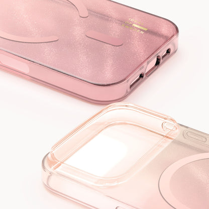 IDEAL OF SWEDEN Clear MagSafe Case Rose Blush til iPhone 17 Pro, gennemsigtig, med runde kanter og MagSafe-cirkel.