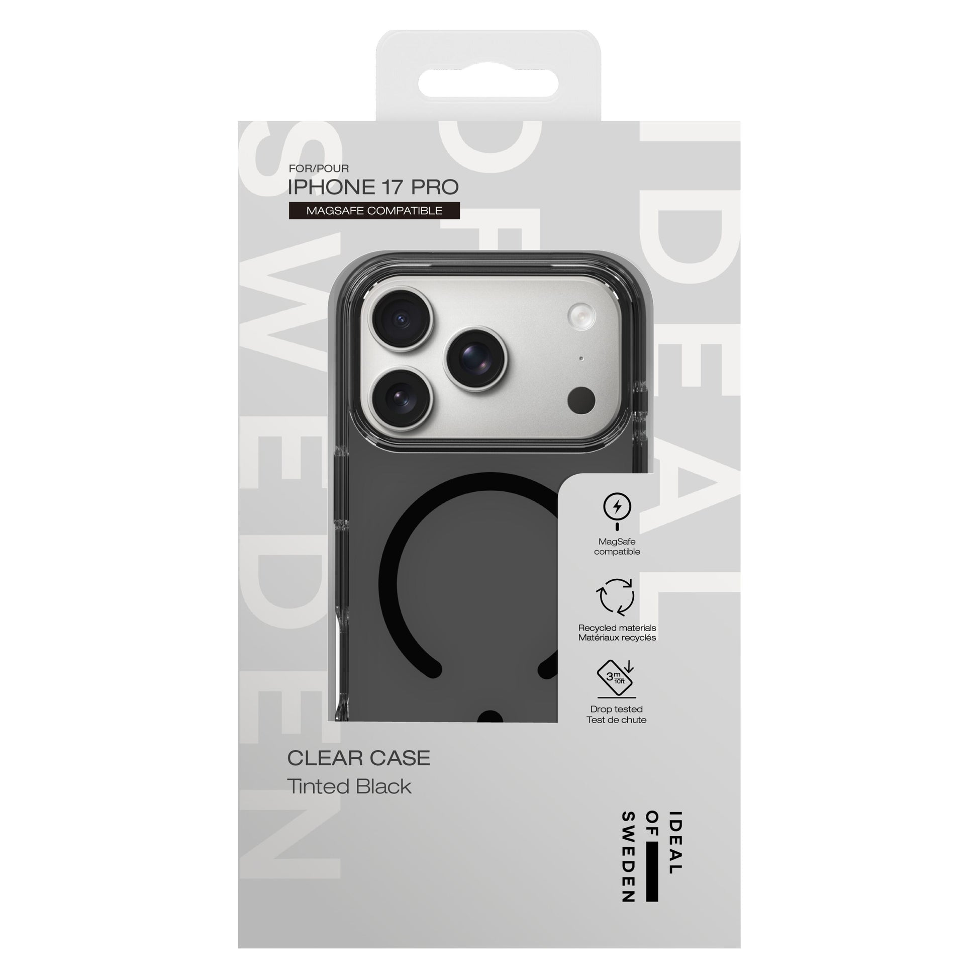 IDEAL OF SWEDEN Clear MagSafe Case Tinted Black til iPhone 17 Pro i detail-æske, vises delvist monteret på telefon.