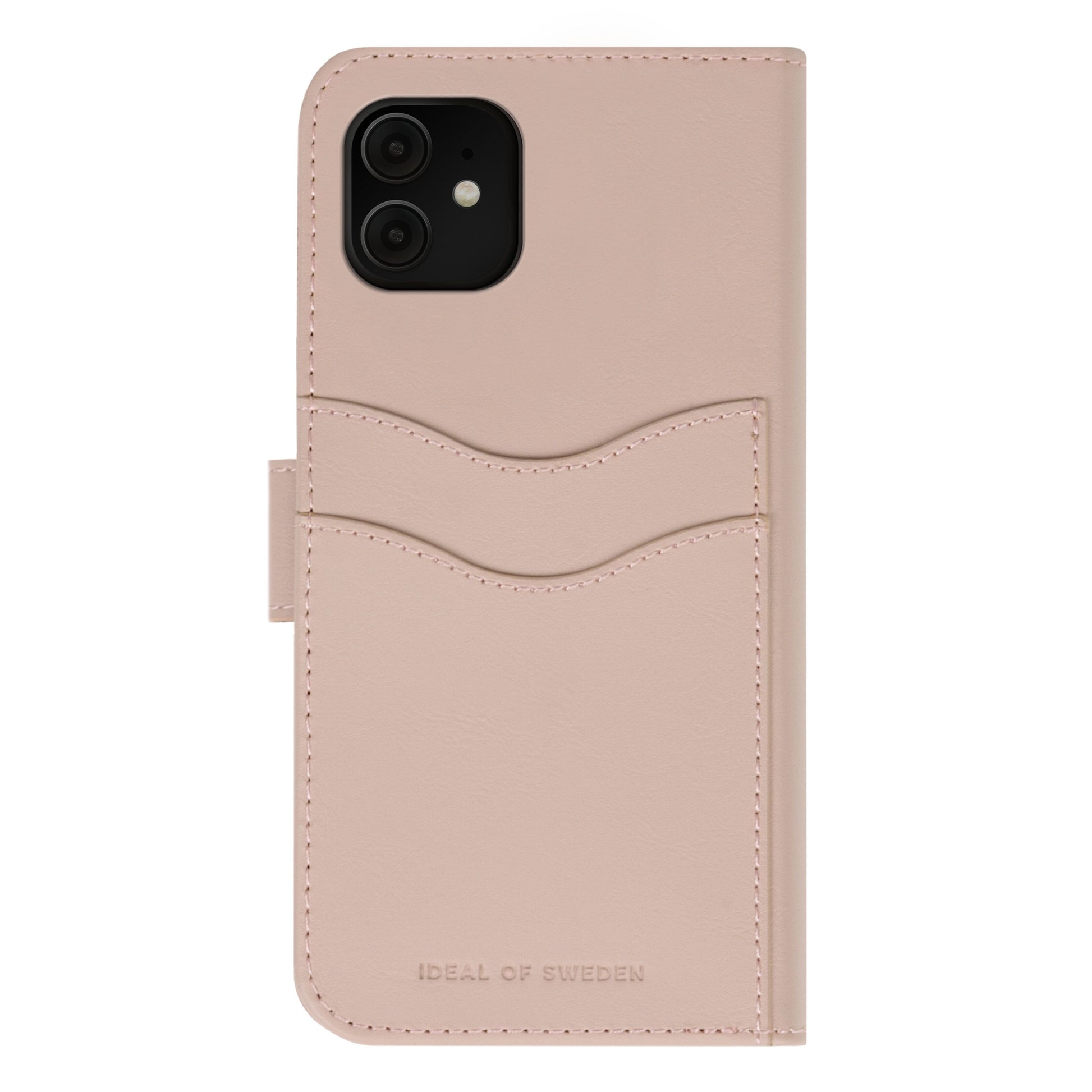 IDEAL OF SWEDEN Magnet Wallet+ lyserød pung-cover til iPhone 11/XR med kortlommer bagpå og logo nederst.