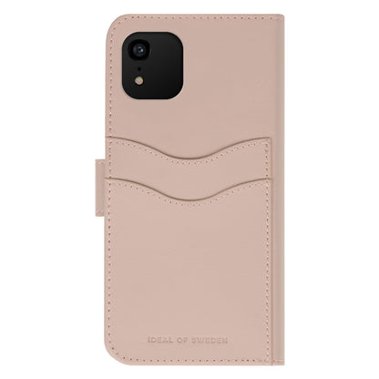 IDEAL OF SWEDEN Magnet Wallet+ pungcover til iPhone 11/XR, pink læder, to kortholdere, magnetlukning, kamerahul bagpå.