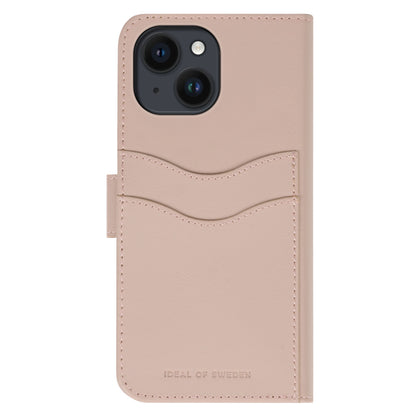 IDEAL OF SWEDEN Magnet Wallet+ cover til iPhone 13/14/16e pink dyrefri med kortholdere og præget logo bagpå.