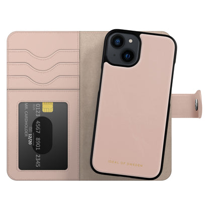 IDEAL OF SWEDEN Magnet Wallet+ pink pungcover til iPhone 13/14/16e med kortholdere, ID-vindue og guldfarvet logo nederst.