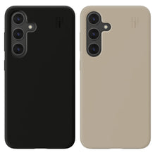 IDEAL OF SWEDEN Silicone MagSafe Covers Galaxy S24/S25 sort og beige med triple kamerahul, flashudskæring, præget logo.