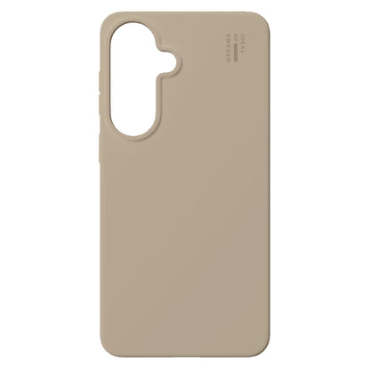 IDEAL OF SWEDEN Silikone MagSafe Cover Galaxy S26 Perfect Beige, stort kameraudstyr, logo øverst til højre, MagSafe-understøttelse.