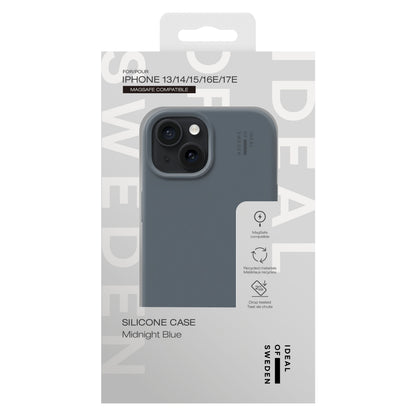 IDEAL OF SWEDEN Silicone MagSafe Case midnight blue til iPhone 13/14/15/16e synlig i hvid emballage.