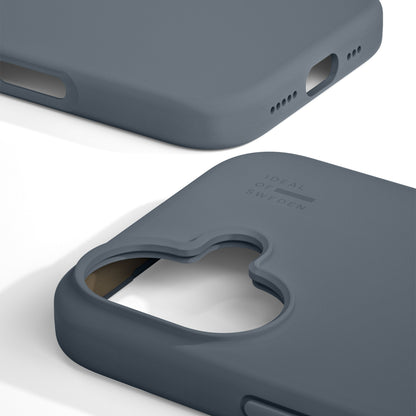 IDEAL OF SWEDEN Silikone MagSafe covers til iPhone 17, mat Midnight Blue, udskæringer til kamera, porte og højttaler.