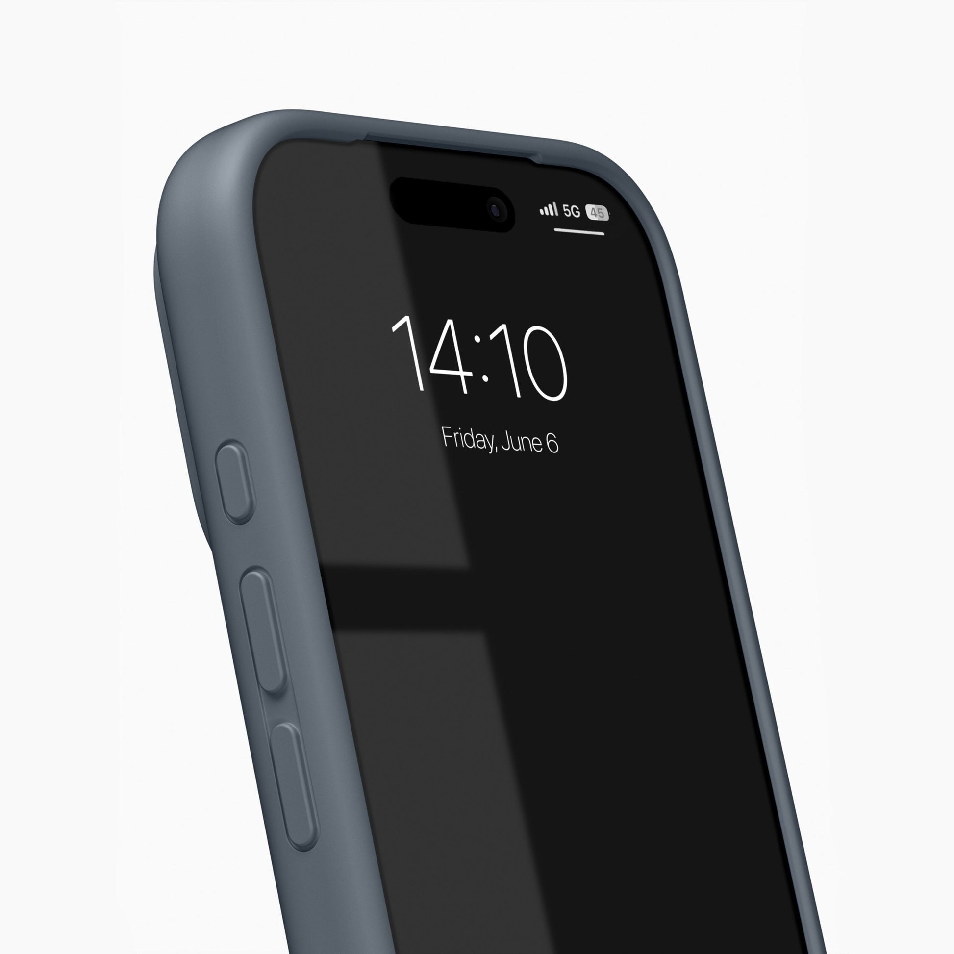 IPhone 17 Pro Max med IDEAL OF SWEDEN Silikone MagSafe Cover Midnight Blue, viser tid 14:10 og dato fredag 6. juni.