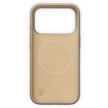 IDEAL OF SWEDEN Silikone MagSafe cover til iPhone 17 Pro, Perfect Beige, stort kameraudsnit og logo nederst.