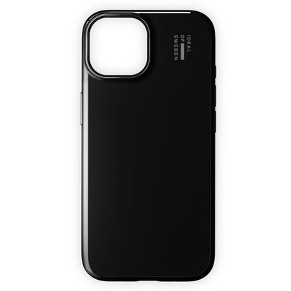 IDEAL OF SWEDEN Slim MagSafe Cover sort til iPhone 13-17, genanvendt polycarbonat, kamerahul venstre, hvidt logo.