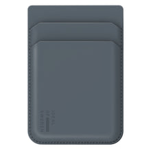 IDEAL OF SWEDEN magnetisk kortholder MagSafe Midnight Blue med to kortslots, glat overflade og logo præget nederst til venstre.