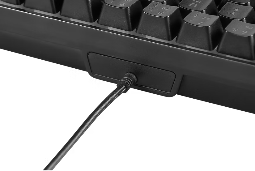 Deltaco RGB gaming tastatur Nordic layout Sort, 60 sort kablet tastatur med flettet center-bagkabel og sort taster.