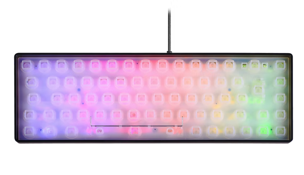 Deltaco RGB Gaming Keyboard 60 Nordic layout Sort uden keycaps fra oven med transparent base og flerfarvet RGB-lys, flettet kabel.