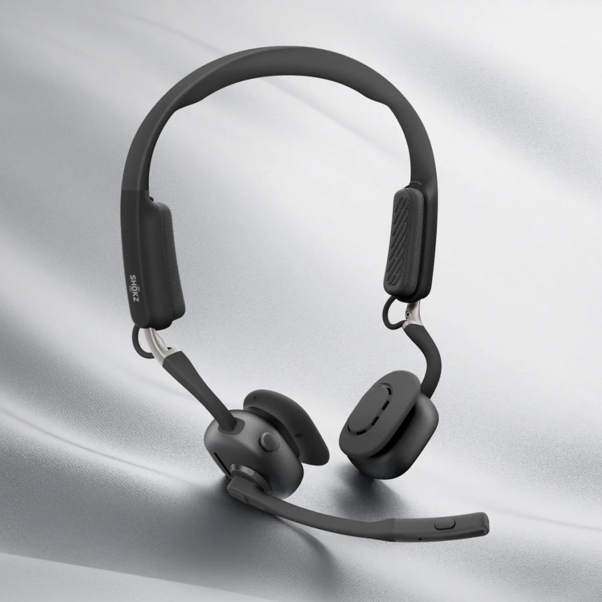 Shokz OpenMeet Kontorhovedtelefoner trådløst headset i sort med justerbar hovedbøjle og fast mikrofon.