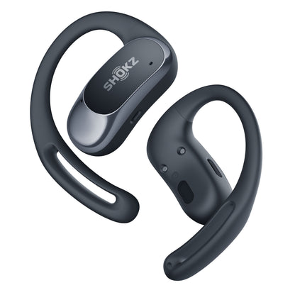 Shokz OpenFit Air sorte trådløse åbne øretelefoner med ørebøjler, glatte kurver og få knapper.