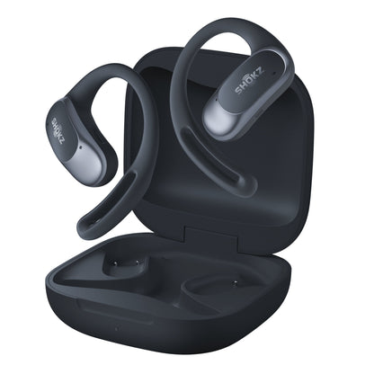 Shokz OpenFit Air trådløse øretelefoner sort med ørekroge over åben matchende opladeetui.