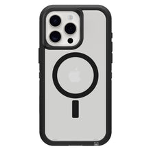 IPhone 15 Pro Max med Otterbox Defender XT Dark Side Robust cover, stor cirkulær MagSafe-symbol og linje ved Apple-logo.