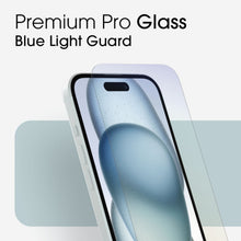 Otterbox Premium Pro Glass skærmbeskyttere til iPhone 15 Plus, delvist påført, Blue Light Guard tekst synlig.
