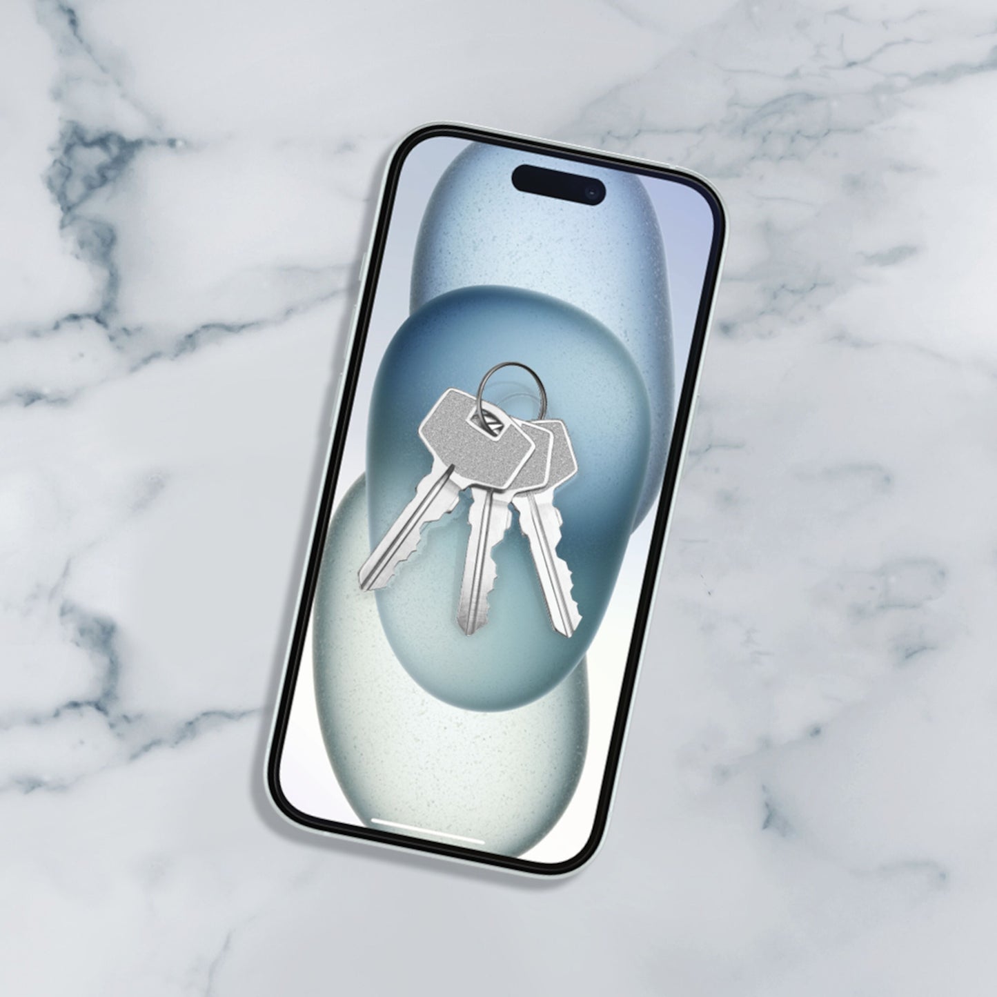 IPhone 15 Plus med Otterbox Premium Pro Glass, moderne abstrakt baggrund, tre sølvnøgler ligger på skærmen.