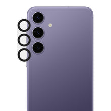 Samsung Galaxy S24 Plus lilla set bagfra med tre kameraer og sort linsebeskyttelse med præcise ringe til hver linse.
