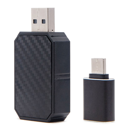 Linocell sorte adaptere, én med kulfiberlook og USB, én mindre med USB-C til Trådløs CarPlay/Android Auto i bilens infotainment.