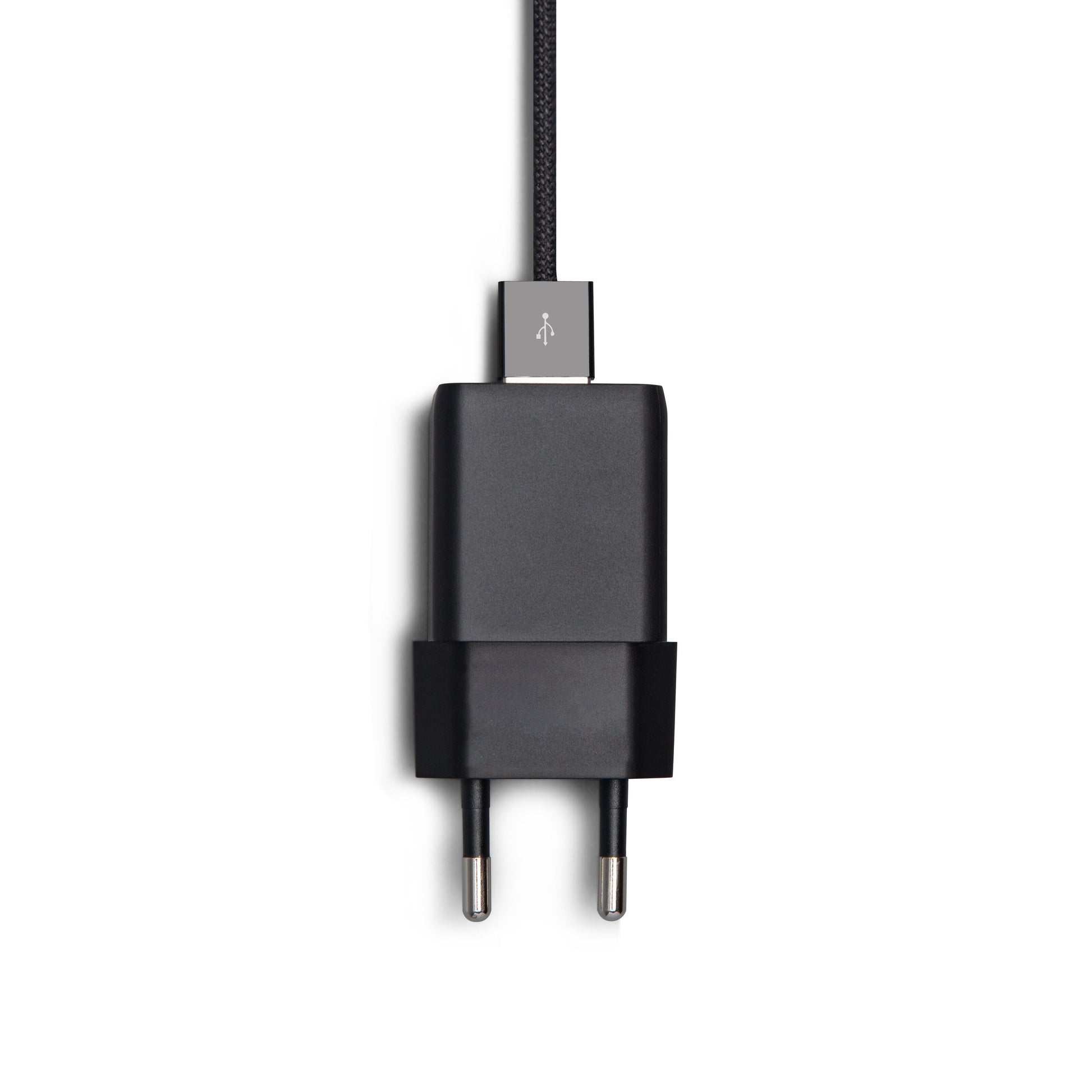 USB-C-oplader 33W sort med GaN-teknologi og flettet USB-C-kabel tilsluttet øverste port.