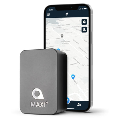 Swetrack Maxi+ Tracker rektangulær grå foran smartphone med kortvisning og positionsmarkører.