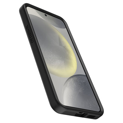 Otterbox Symmetry Robustt etui til Galaxy S24 sort vist på telefon med abstrakt grå-gult baggrundsmotiv på skærmen.
