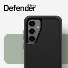 Samsung Galaxy S24 Plus sorteret i Otterbox Beskyttende etui med tre kameraer og Defender Series-label.