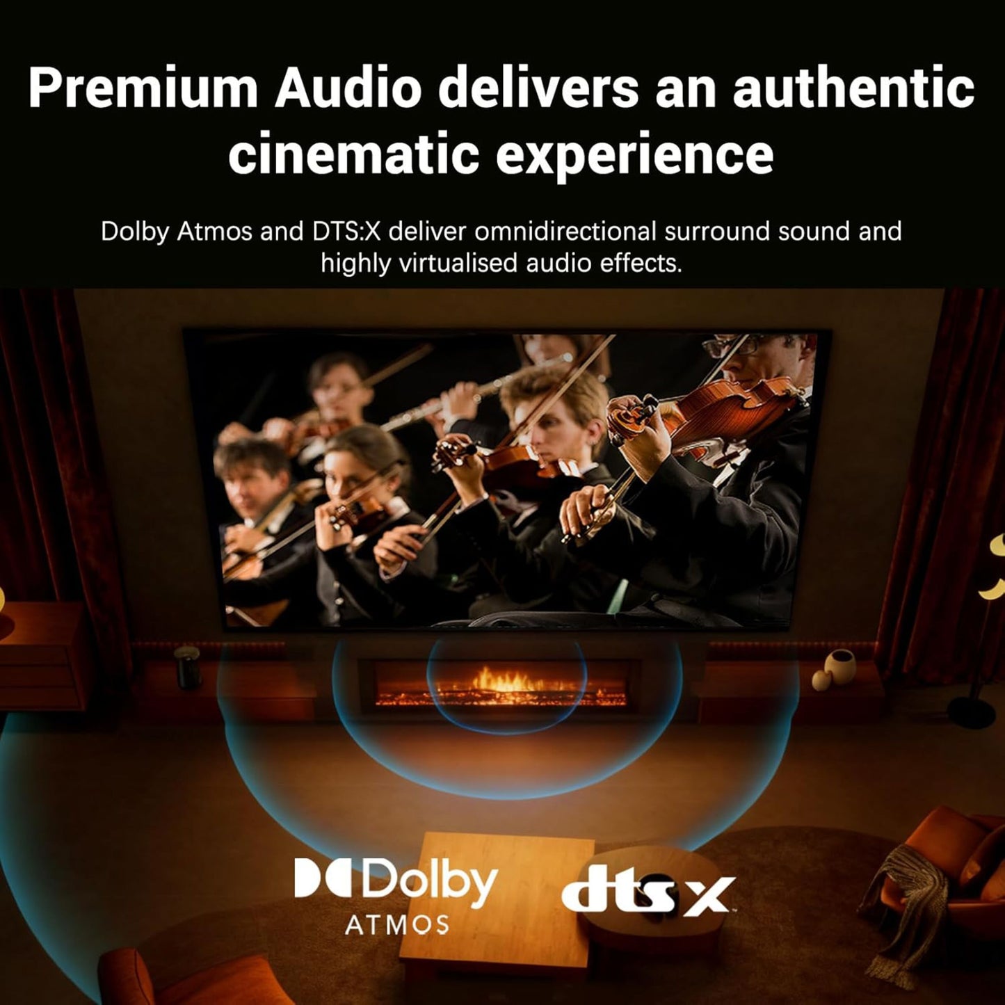 Xiaomi TV Stick 4K 2. gen vises med Dolby Atmos, DTS:X og Dolby Vision logo på TV i stue, blå lydbølger vises.
