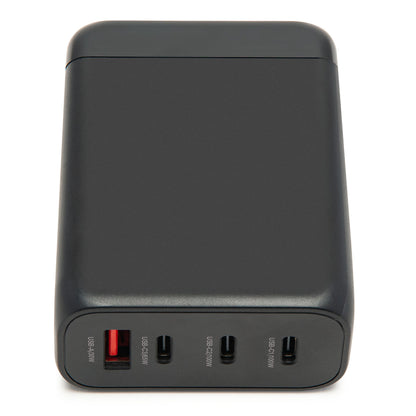 GaN Multioplader PD 3.0 100W sort, rektangulær med 1 rød USB-A og 3 USB-C porte, alle med strømstyrkemærker.