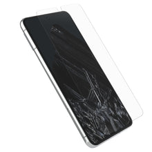 Otterbox Glas skærmbeskytter på Google Pixel 8 Pro, tydelig revne i skærmen, fokus på beskyttelse af displayet.
