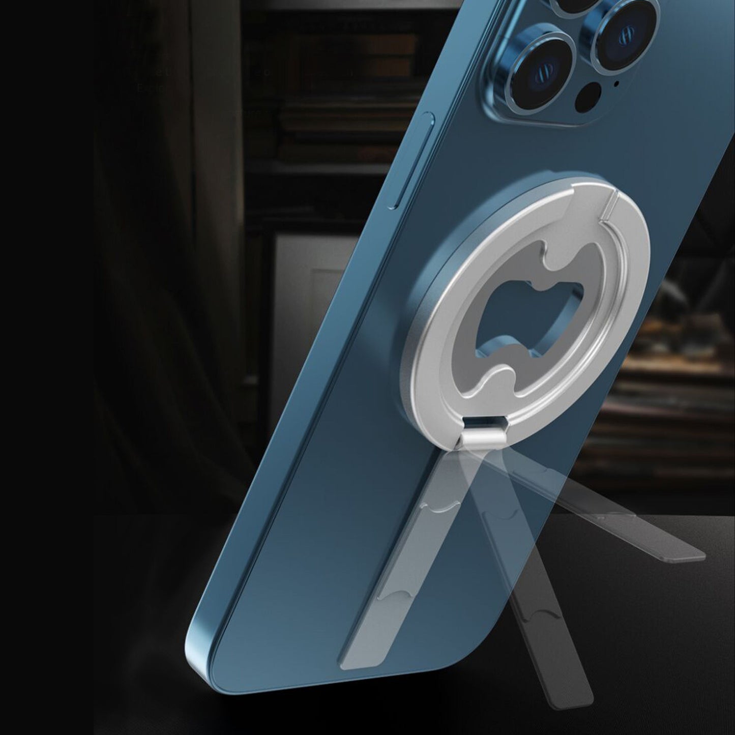IPhone 12 blå med sølv ringholder, kompatibel med magnetiske covers og magnetisk mobilholder med flaskeåbner.