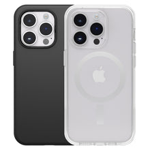 IPhone 14 Pro med tredobbelt kamera i sort cover og gennemsigtigt Otterbox Symmetry Plus, Apple-logo og MagSafe-ring synlig.
