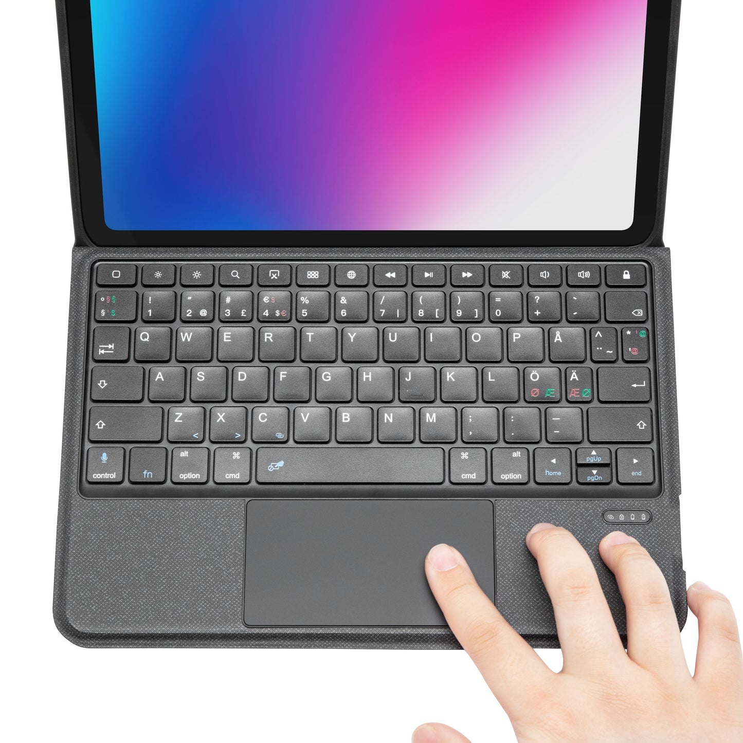 IPad 10,9" Gen. 10 med Linocell tastaturcover og farverigt display ved siden af bærbar musetouchpad.