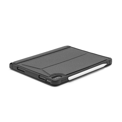 Linocell tastaturcover sort til iPad 10,9" Gen. 10/11 med hvid stylus i holder langs kanten, tekstureret overflade.