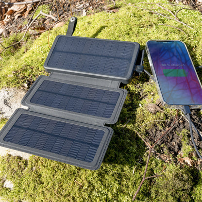Powerbank med solcelleopladning, 20 W, 8000 mAh oplader smartphone udendørs via solenergi, solrefleks på skærm.