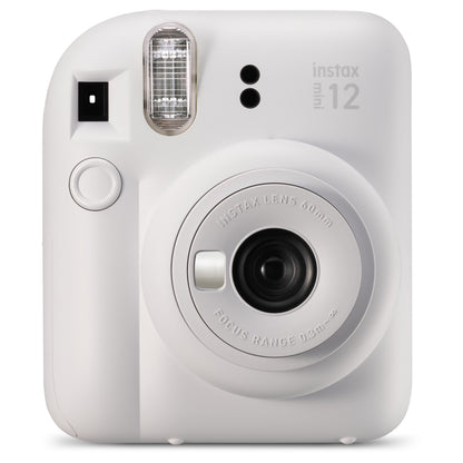 Fujifilm Instax Mini 12 instant kamera front med objektiv, blitz, udløserknap og søger.