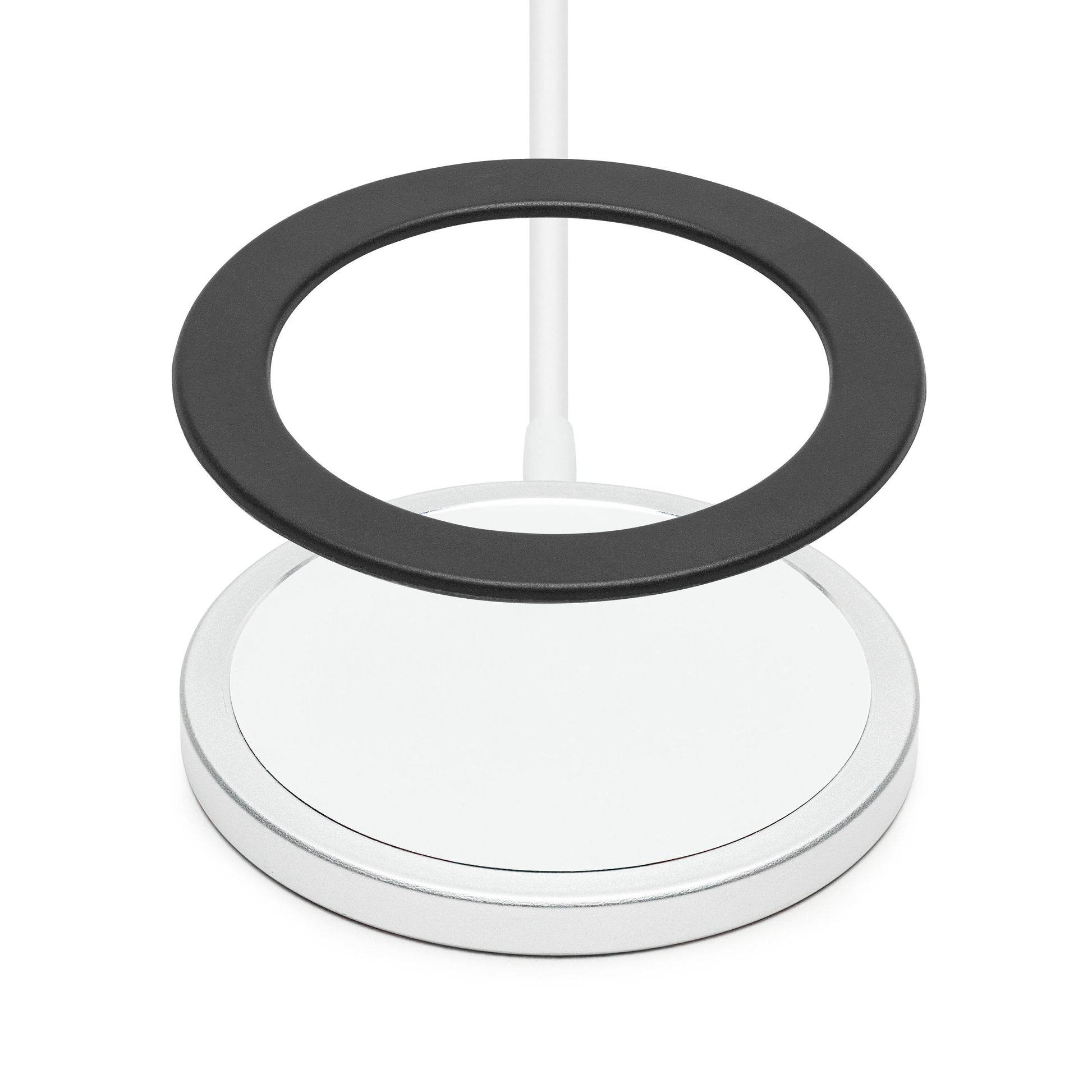 Linocell magnetisk adapter til trådløs opladning, rund plade, metallisk bund, sort ring, MagSafe, hvid bagkabel.