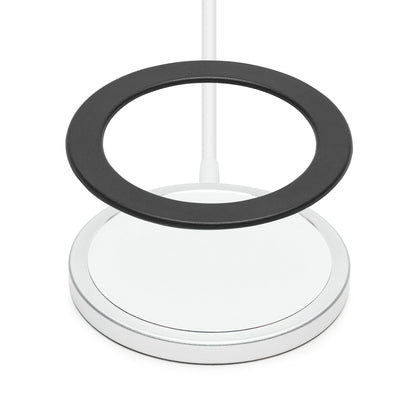 Linocell magnetisk adapter til trådløs opladning, rund plade, metallisk bund, sort ring, MagSafe, hvid bagkabel.