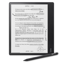 Kobo Elipsa 2E e-notes med Kobo Stylus 2, sort stylus foran, svensk tekst og håndskrevne markeringer, Kobo-logo på ramme.
