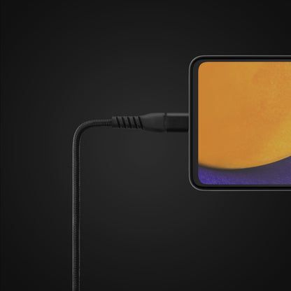 Smartphone med Linocell Premium Kevlar USB-C 3.2-kabel Sort 3 m tilsluttet, skærmhjørne lyser gult og lilla.