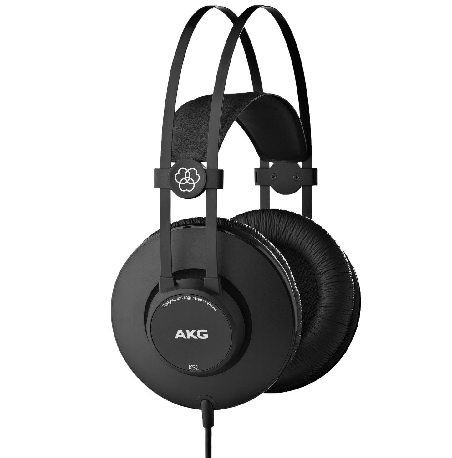 AKG K52 lukkede hovedtelefoner med polstrede ørepuder, justerbar hovedbøjle og enkeltsidet kabel.