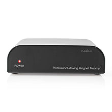 Nedis Riaa-forstærker sort, front med rød powerlampe, "POWER" og "Professional Moving Magnet Preamp" på panelet.