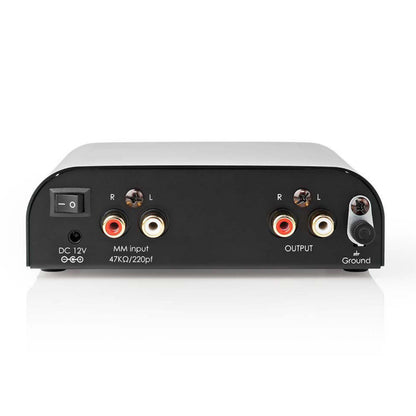 Nedis Riaa-forstærker sort med tænd/sluk-knap, DC 12V indgang, MM RCA L/R ind/udgange og jordskrueterminal.