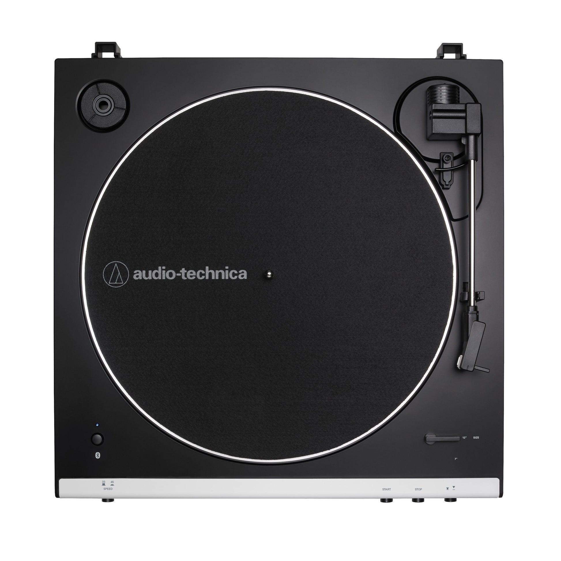 Audio Technica AT-LP60XBTWH pladespiller hvid set oppefra med sort plade, mærket filt måtte, tonearm til højre.